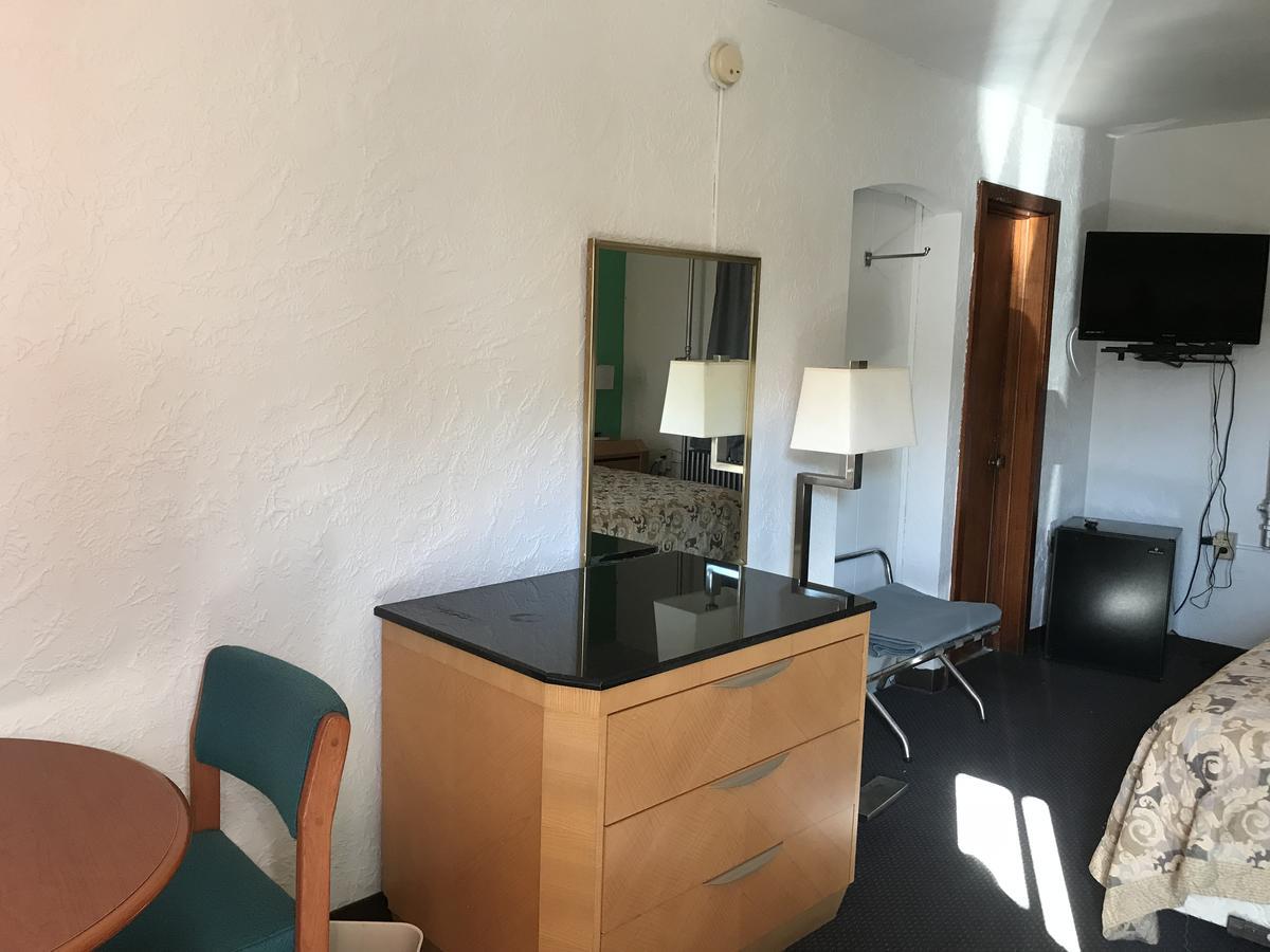 Fiesta Motel Pontiac Buitenkant foto