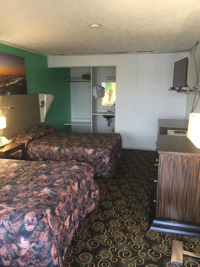 Fiesta Motel Pontiac Buitenkant foto